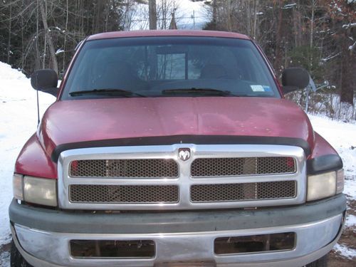 1998 dodge 2500 - 4x4 - bedliner - hitch - toolbox - 120k mileage - extra parts!