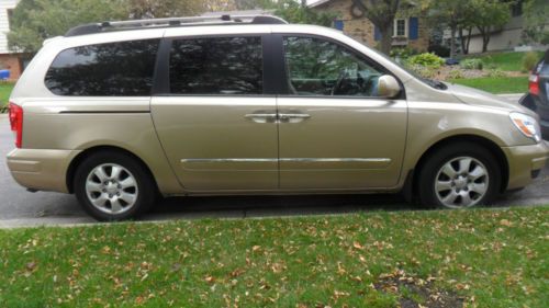 2007 hyundai entourage limited mini van 4-door 3.8l, gold w/ remote starter