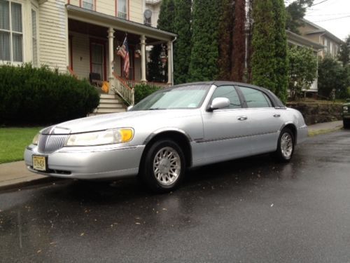 Lincoln town car