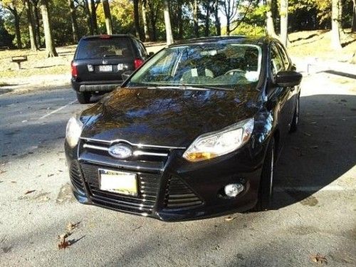 2012 ford focus se sedan 4-door 2.0l