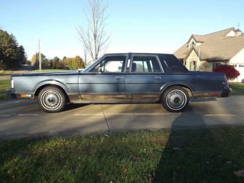 1988 Lincoln Town Car Signature Series Family Owned Since New!, image 2