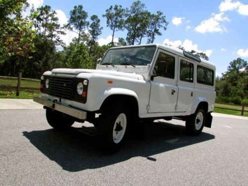 Land rover defender 3.5l v8 - retro white