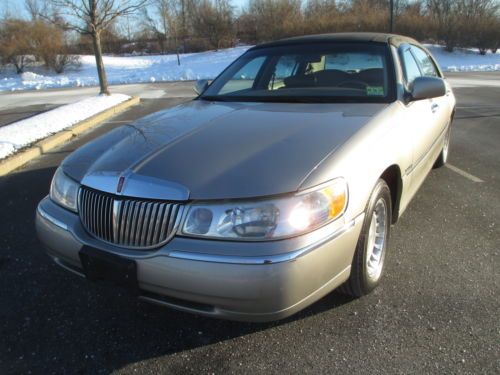 2000 lincoln towncar exec leather power seats no reserve!!! only 94k miles!!!!!