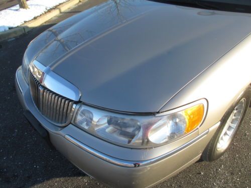 2000 LINCOLN TOWNCAR EXEC LEATHER POWER SEATS NO RESERVE!!! ONLY 94K MILES!!!!!, image 3