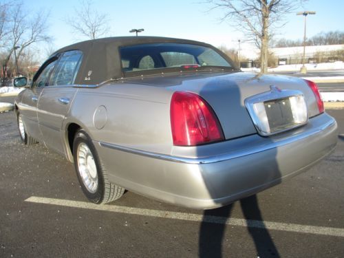 2000 LINCOLN TOWNCAR EXEC LEATHER POWER SEATS NO RESERVE!!! ONLY 94K MILES!!!!!, image 7