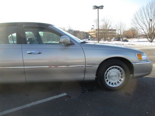 2000 LINCOLN TOWNCAR EXEC LEATHER POWER SEATS NO RESERVE!!! ONLY 94K MILES!!!!!, image 13
