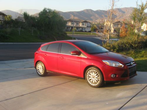 2012 ford focus sel,leather/bluetooth &amp; sync package/17&#034; alloys/like newmust see