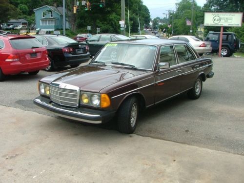 Low mileage, one owner, rare 300 turbo diesel, ice cold a/c