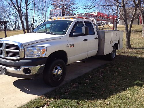 Ram 3500 slt quad cab 4x4, white, great condition 6.7 liter,24 miles per gallon