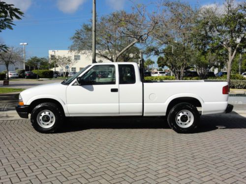 2003 chevy s10 extended cab pickup 3-door 4.3l vortec v-6 4x4 1 owner 38k miles.