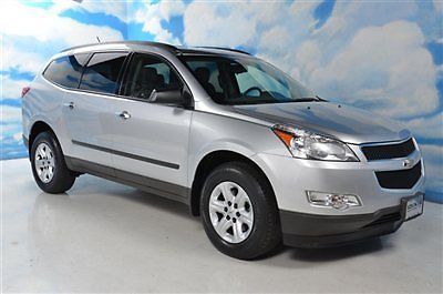 2010 chevrolet traverse - 3rd row seating - low miles - super clean - automatic