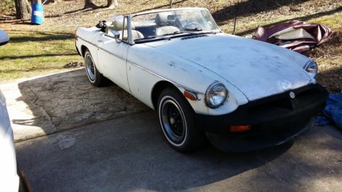 1977 mg mgb chrome. with a hard to find overdrive 4 speed manual transmission