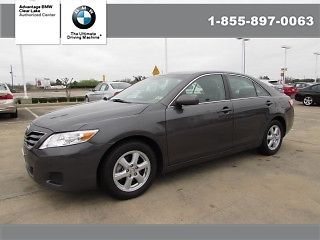 Leather automatic le sedan auto 4 cylinder new tires cruise control toyota