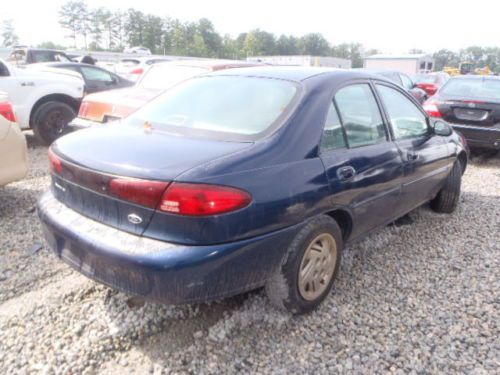 2001 Ford Escort SE Sedan 4-Door 2.0L, image 4