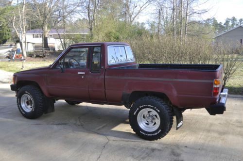 1988 toyota sr5 extended cab pickup with 157600 miles ,v6, 5 speed manual trans