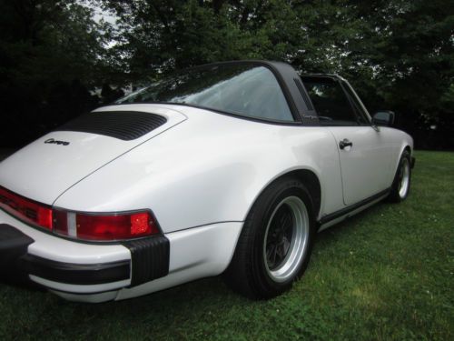 1985 Porsche 911 Carrera Targa 2-Door 3.2L, image 2