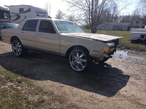 1981 chevy caprice 22&#039;s damage very clean   v8