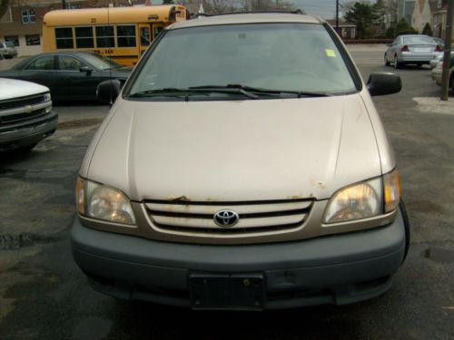 2002 toyota sienna le mini passenger van 5-door 3.0l 187000  miles