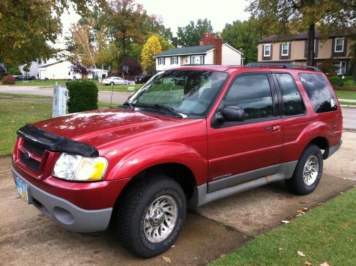 Ford explorer 4-wd - 104k - v.6 - 2-door