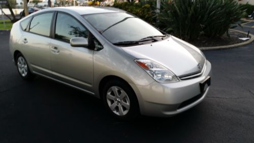 2004 prius  hybrid  silver/gray 90k mi