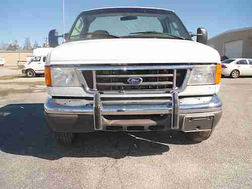 2006 Ford E-450 Super Duty Base Stripped Chassis, image 2