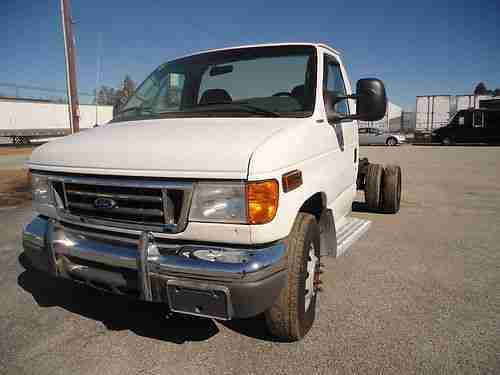 2006 Ford E-450 Super Duty Base Stripped Chassis, image 3
