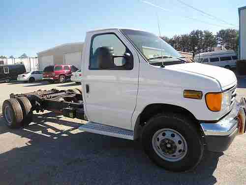 2006 Ford E-450 Super Duty Base Stripped Chassis, image 4