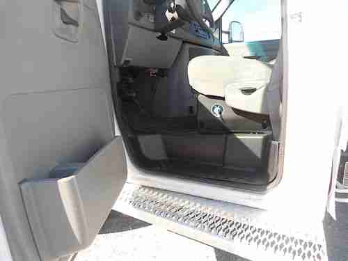 2006 Ford E-450 Super Duty Base Stripped Chassis, image 9