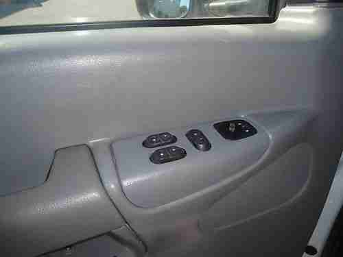 2006 Ford E-450 Super Duty Base Stripped Chassis, image 19