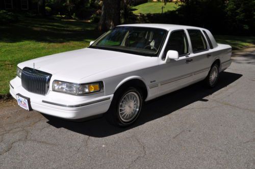 1997 lincoln town car signature sedan 4-door 4.6l