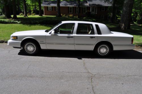 1997 Lincoln Town Car Signature Sedan 4-Door 4.6L, image 3
