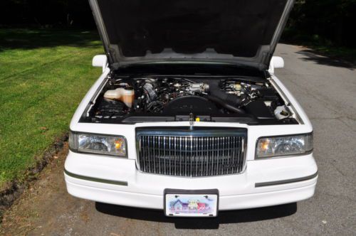 1997 Lincoln Town Car Signature Sedan 4-Door 4.6L, image 4
