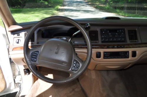 1997 Lincoln Town Car Signature Sedan 4-Door 4.6L, image 6