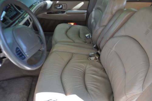 1997 Lincoln Town Car Signature Sedan 4-Door 4.6L, image 10