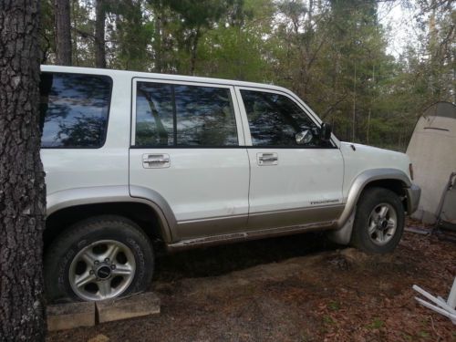 2000 isuzu trooper s sport utility 4-door 3.5l  parts only car