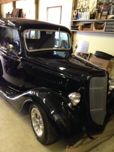 **1935 ford pick-up show driver**