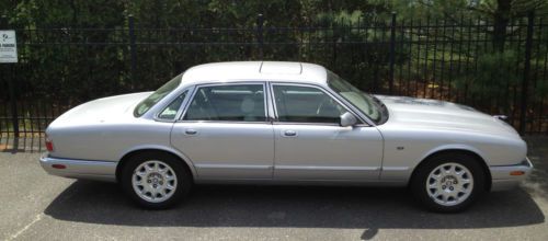 2002 jaguar xj8 base sedan 4-door 4.0l