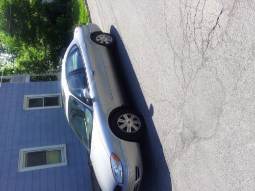 2005 ford taurus se sedan 4-door 3.0l