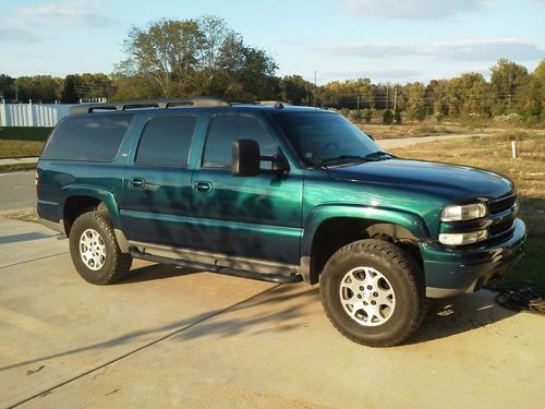 2005 chevy suburban z71, very rare metallic blue paint!