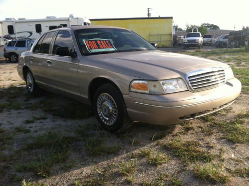 1998 Ford Crown Victoria Police Interceptor Sedan 4-Door 4.6L, image 2