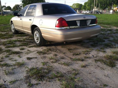 1998 Ford Crown Victoria Police Interceptor Sedan 4-Door 4.6L, image 3