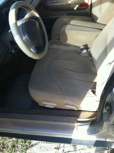 1998 Ford Crown Victoria Police Interceptor Sedan 4-Door 4.6L, image 4