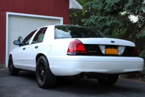 2003 ford crown victoria police interceptor sedan 4-door 4.6l turbo