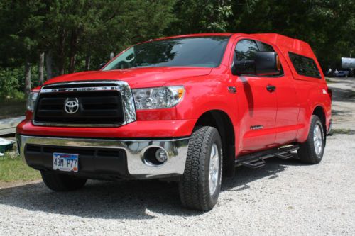 Trd off-road crew cab 5.7l v8 6-speed camper shell