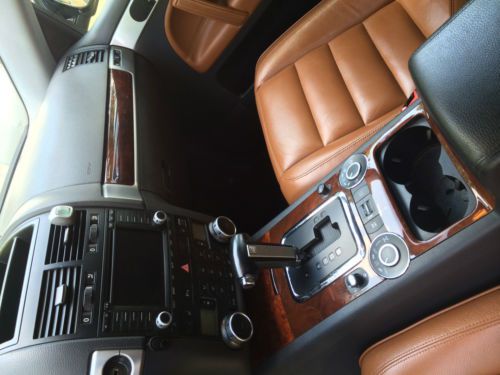 2006 Volkswagen Touareg TDI Sport Utility 4-Door 5.0L, image 6