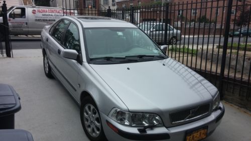 2001 volvo s40 base sedan 4-door 1.9l