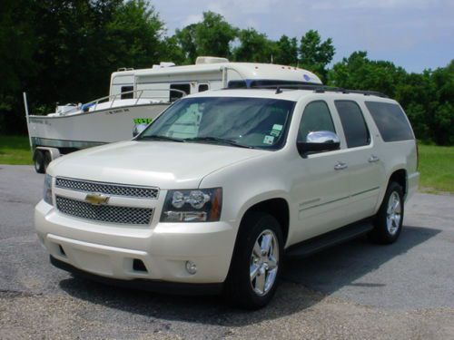 2011 chevrolet suburban ltz  27 k miles loaded  + sunroof  pearl white  / tan -