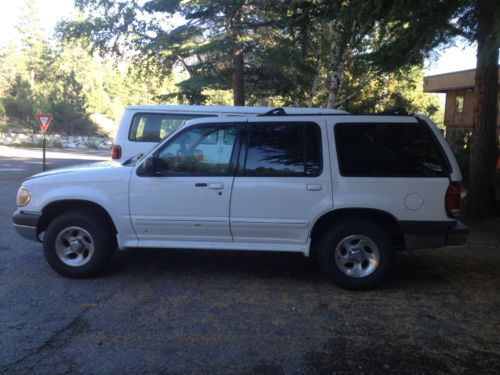 2000 ford explorer awd 4-door