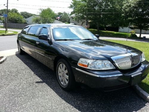 2003 lincoln town car executive limousine 4-door 4.6l