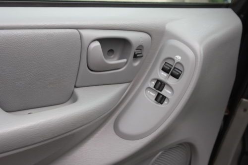 2007 Dodge Grand Caravan SE Wheelchair Accessible Side Entry Handicap Van, image 17